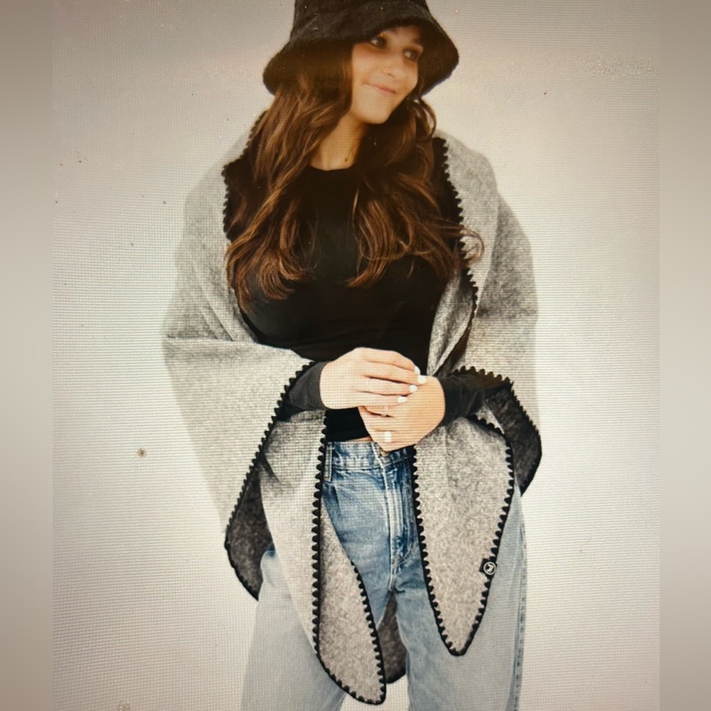 Tilly Triangle Scarf in Gray